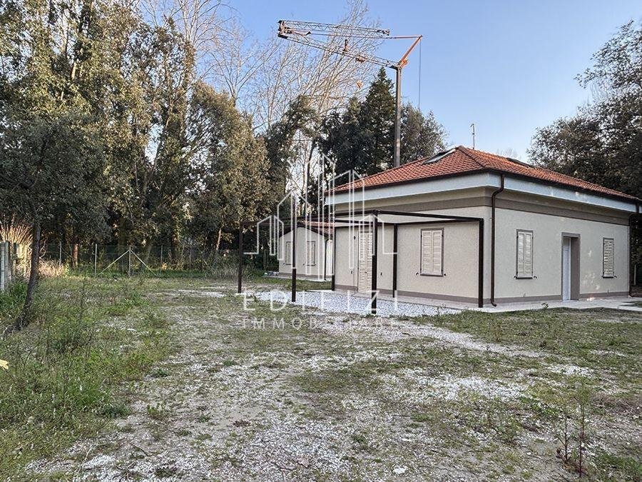 House in Ronchi, Massa, Italy 2 - 17515542