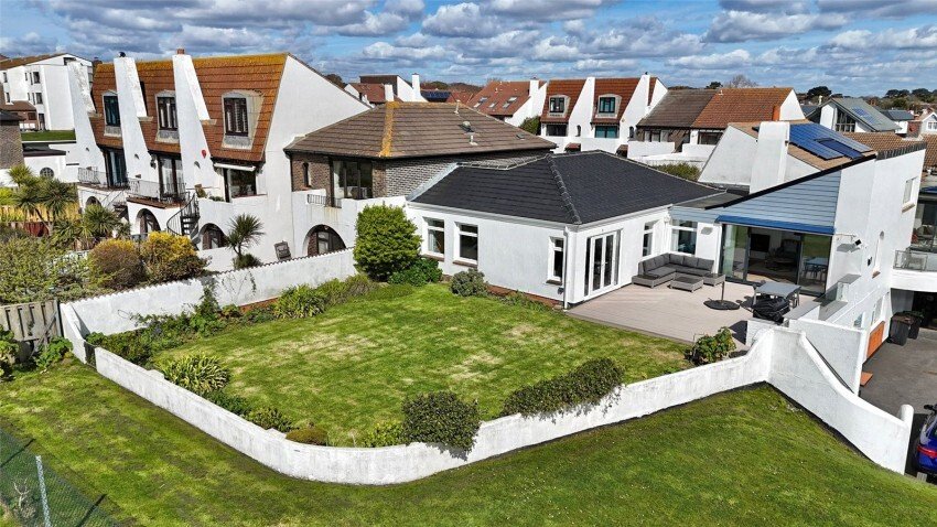House in Milford on Sea, England 1 - 17493637
