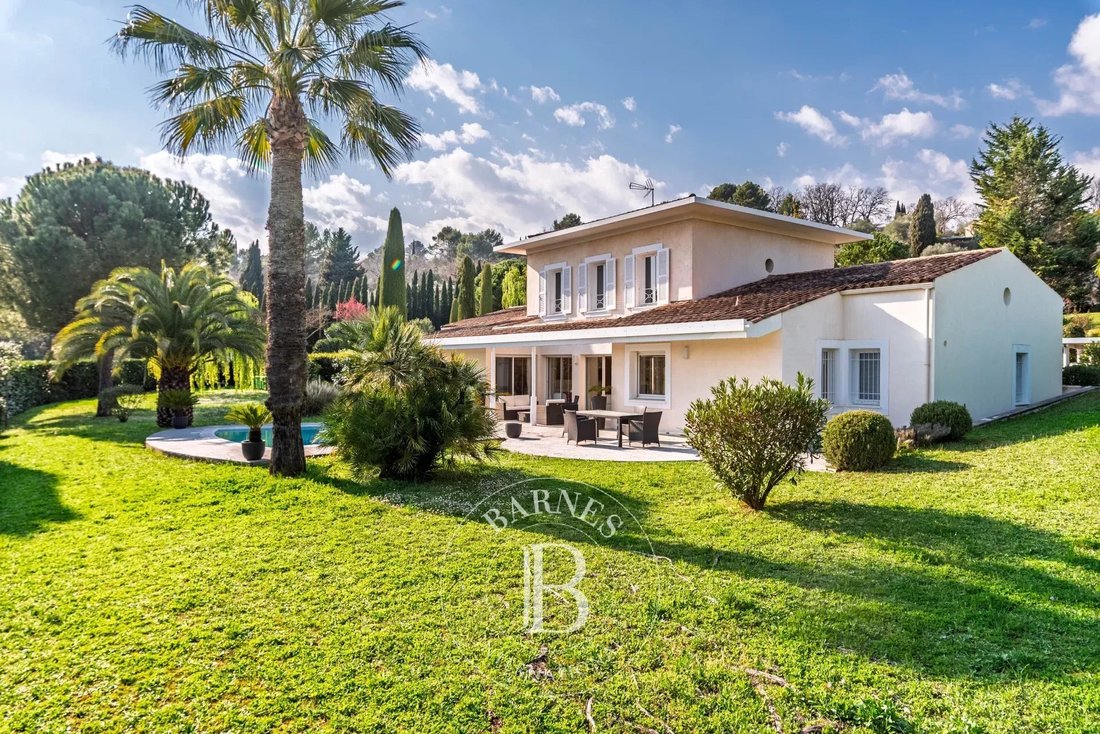 Villa in Châteauneuf-Grasse, Provence-Alpes-Côte d'Azur, France 1 - 12177858