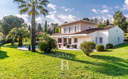 Villa in Châteauneuf-Grasse, Provence-Alpes-Côte d'Azur, France 1