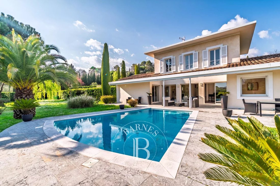 Villa in Châteauneuf-Grasse, Provence-Alpes-Côte d'Azur, France 3 - 12177858
