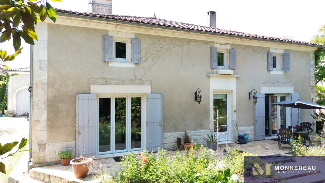 Estate in Baignes-Sainte-Radegonde, Nouvelle-Aquitaine, France 4 - 16130372