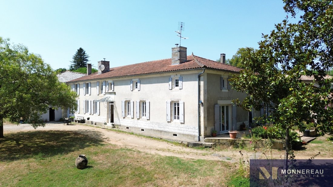 Estate in Baignes-Sainte-Radegonde, Nouvelle-Aquitaine, France 1 - 16130372