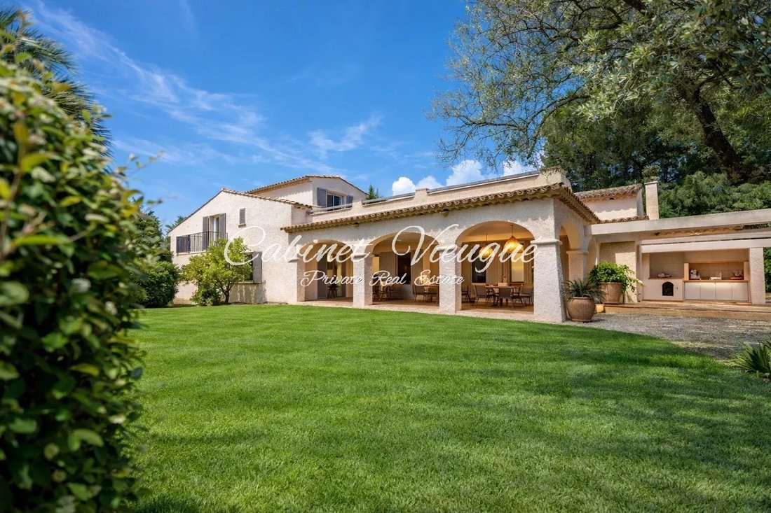 Villa in Grimaud, Provence-Alpes-Côte d'Azur, France 1 - 16246360