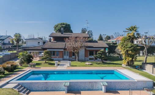 Villa a Cassano Magnago, Lombardia, Italia 1