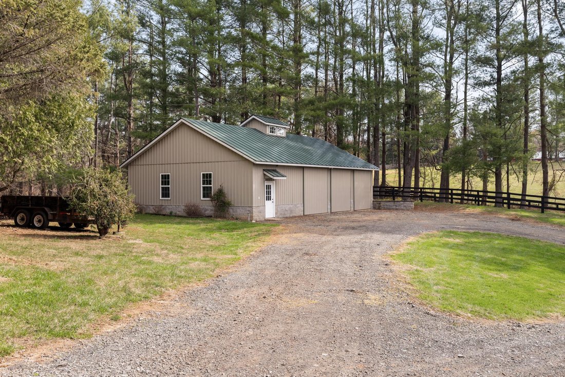 Marshall, Virginia, United States 3 - 17517175