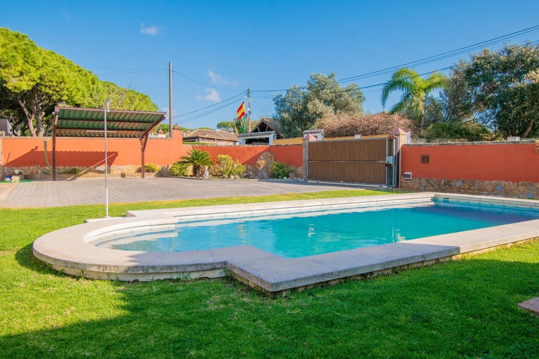 Chalet in Chiclana de la Frontera, Andalusia, Spain 2 - 17517278