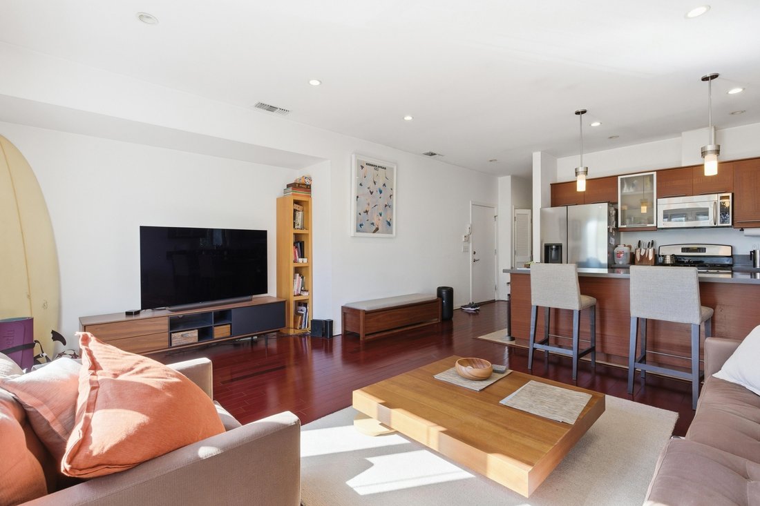 Los Angeles, California, United States 4 - 17517595