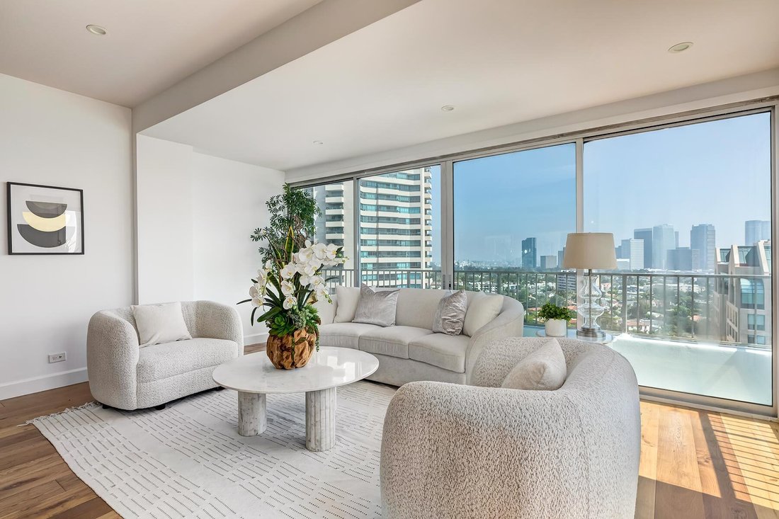 Condo in Los Angeles, California, United States 3 - 17517601