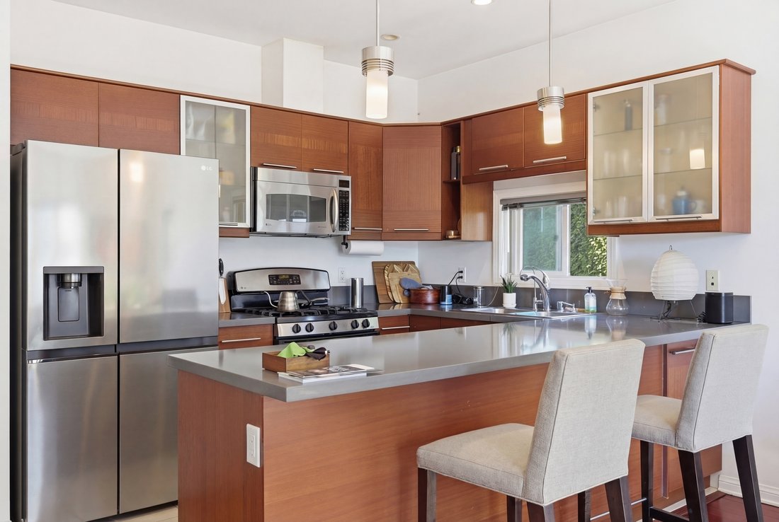 Los Angeles, California, United States 5 - 17517595