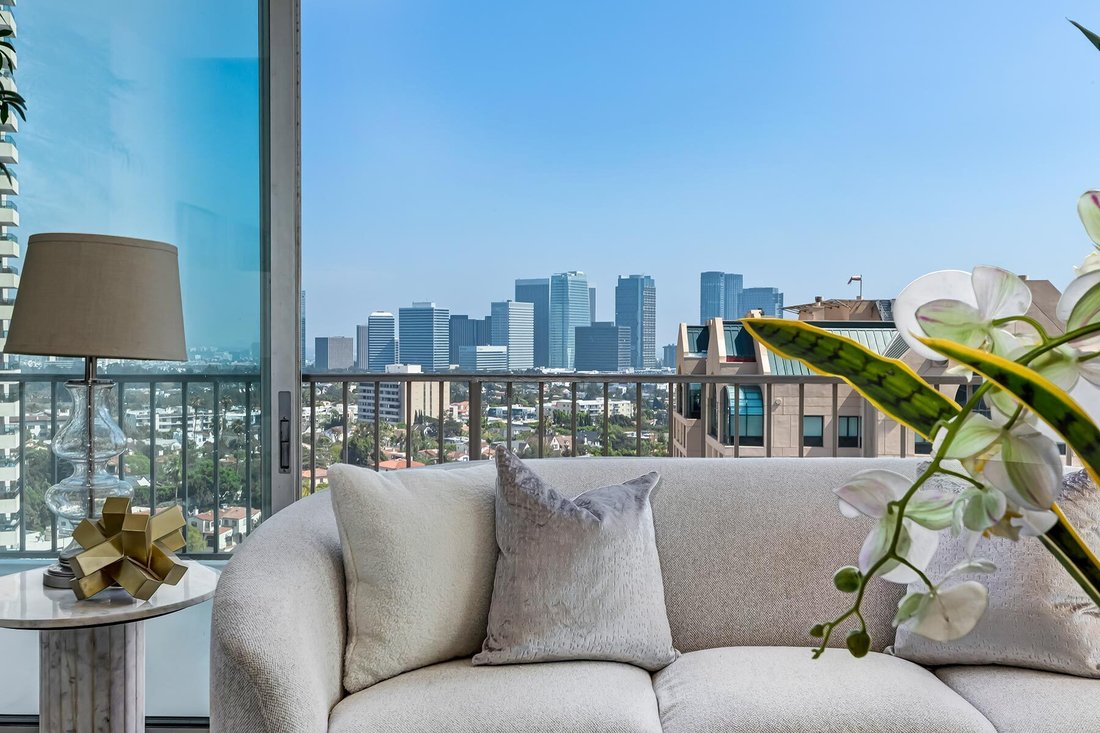 Condo in Los Angeles, California, United States 5 - 17517601