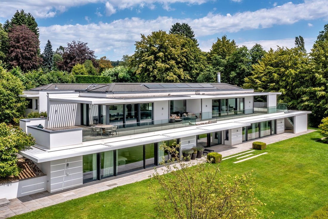 Propriété Contemporaine D'exception Aux Lignes Modernes