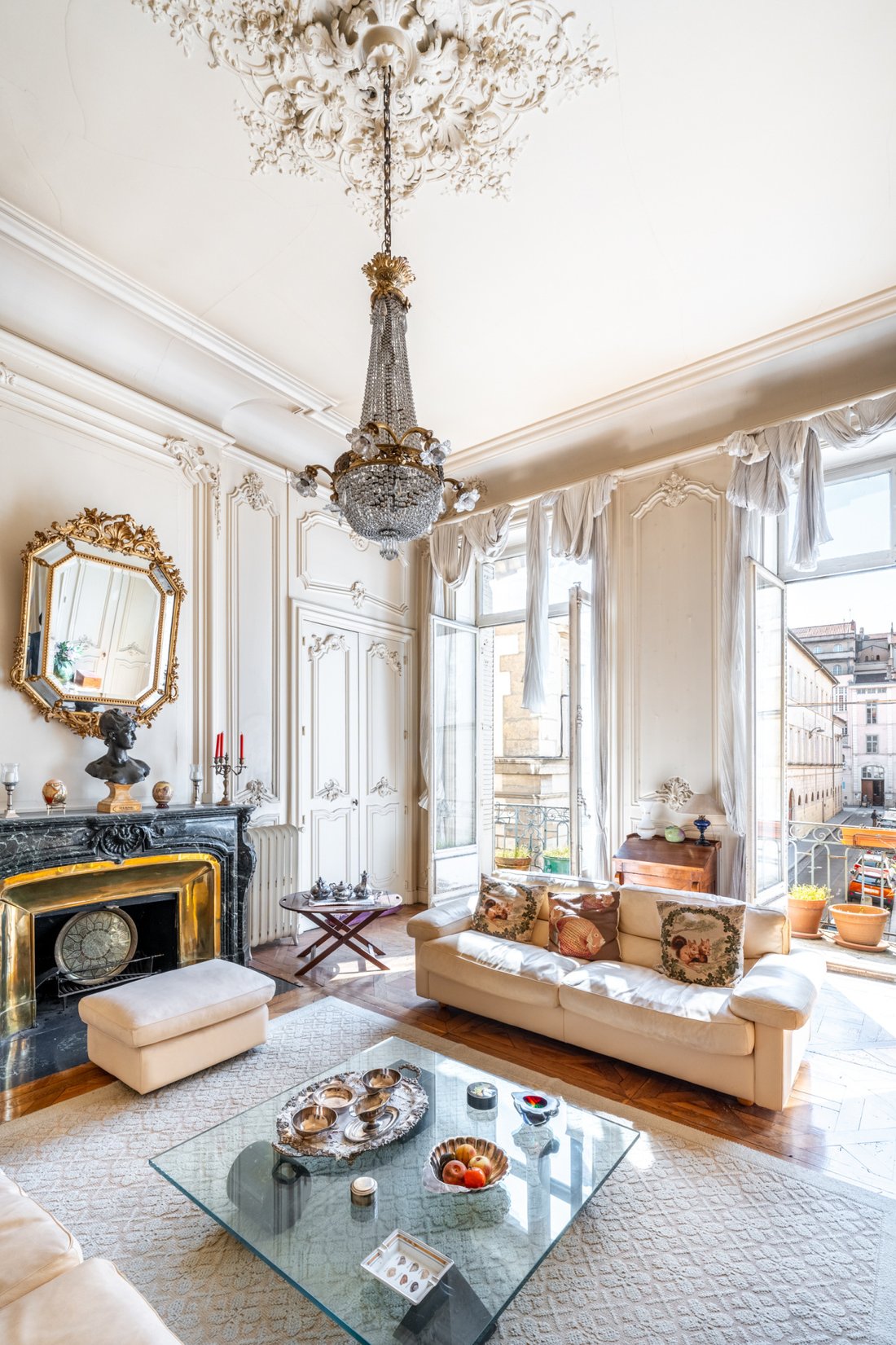 Apartment in Champvert-Point du Jour-Saint Irénée, Lyon 5e Arrondissement, Lyon 4 - 17518756
