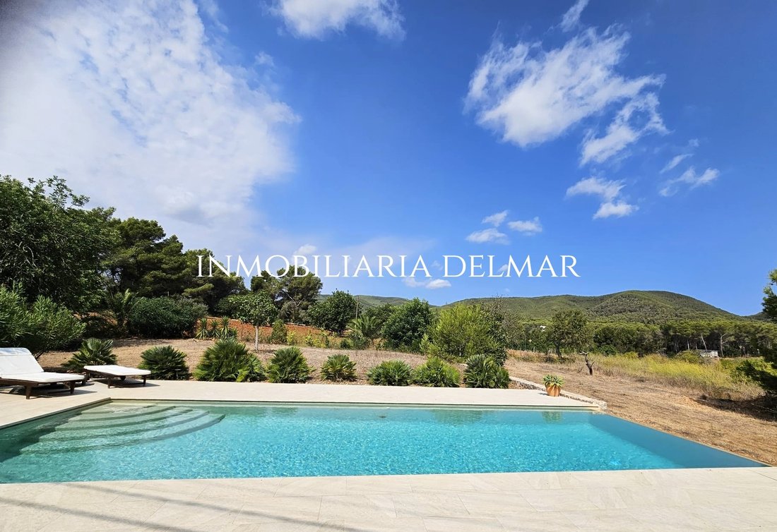 Villa in Sant Carles de Peralta, Santa Eularia des Riu, Balearic Islands 2 - 17518039