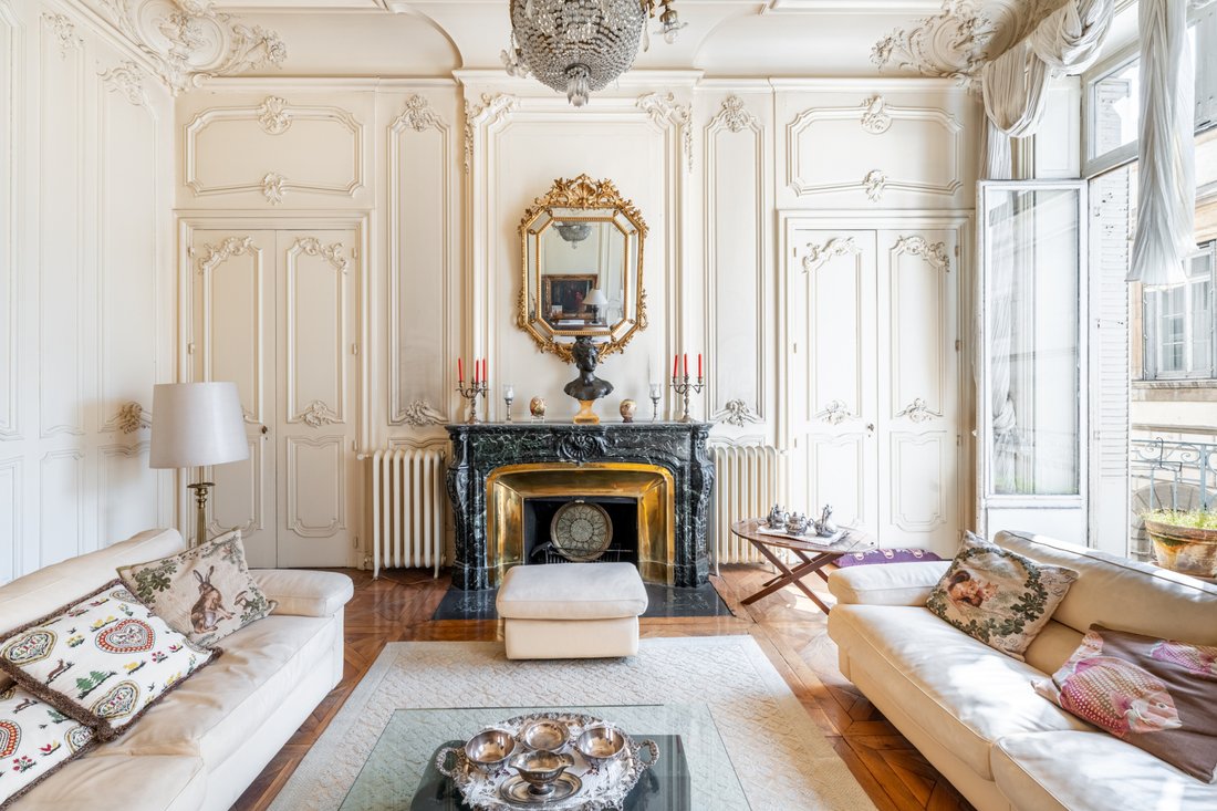Apartment in Champvert-Point du Jour-Saint Irénée, Lyon 5e Arrondissement, Lyon 3 - 17518756