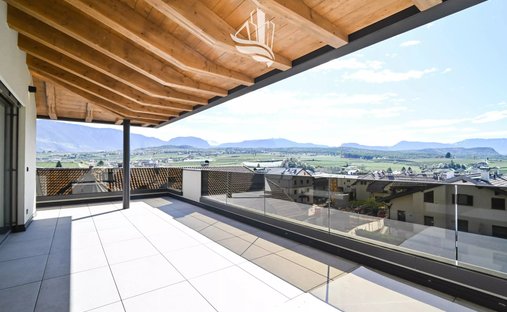 Penthouse in Appiano Sulla Strada del Vino / Eppan an der Weinstraße, Trentino – Alto Adige/Südtirol, Italy 1
