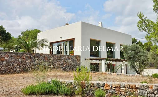 Villa in Sant Carles de Peralta, Santa Eularia des Riu, Balearic Islands 1