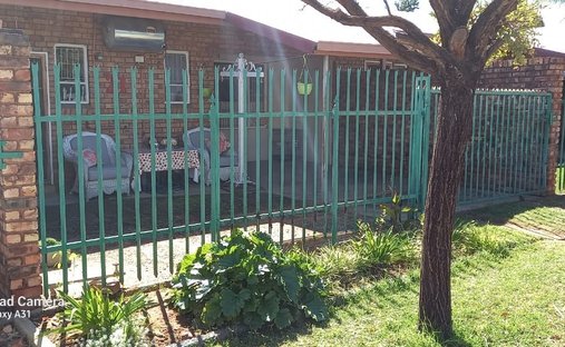 Apartment in Jan Kempdorp, Northern Cape, South Africa 1