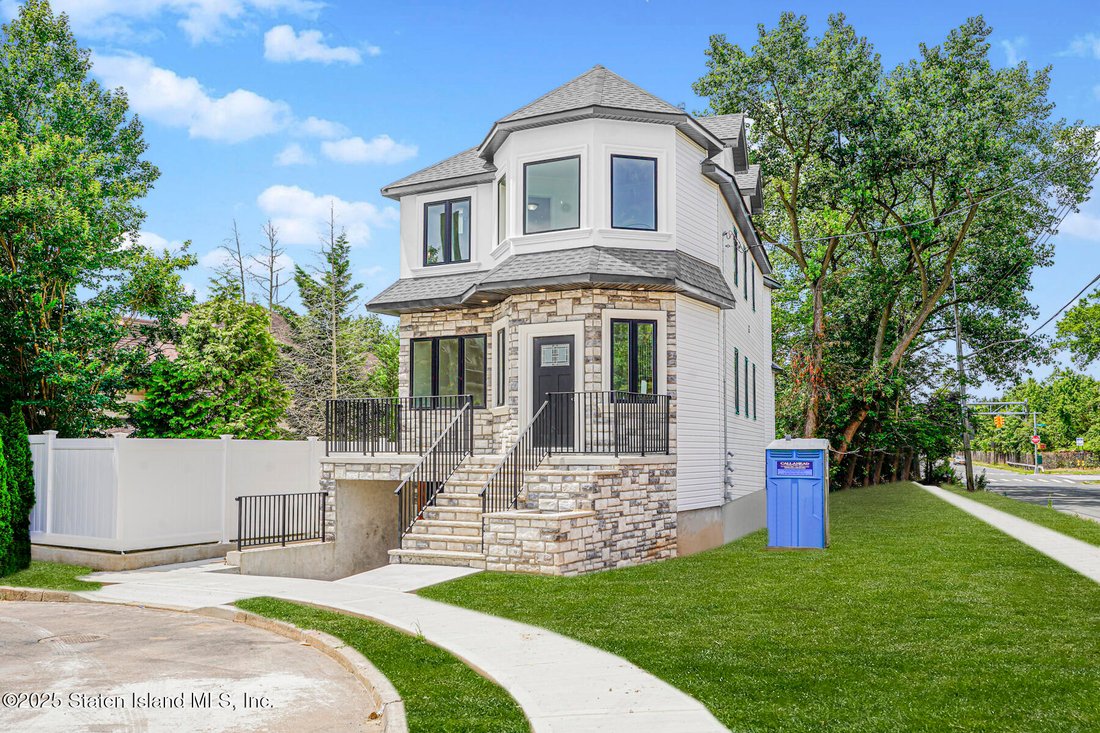 House in New York, New York, United States 2 - 17518361