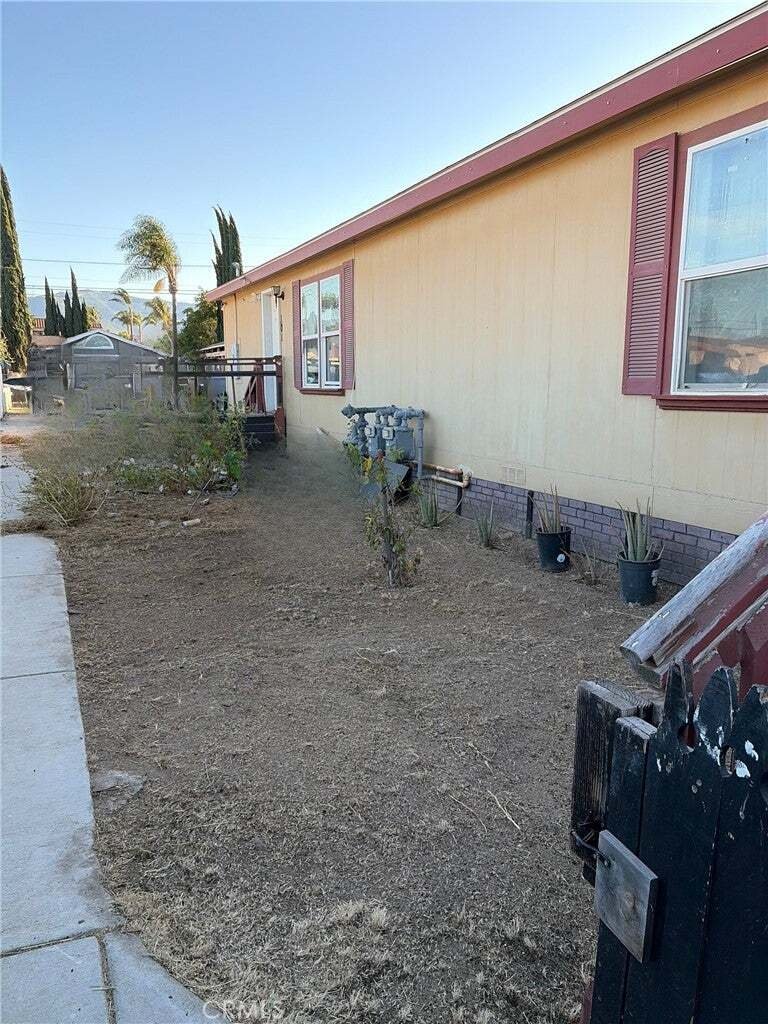 Corona, California, United States 1 - 17518073