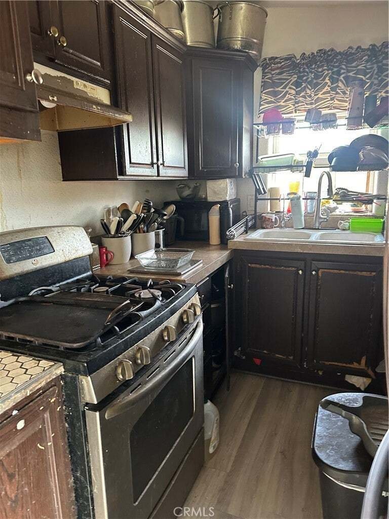 Corona, California, United States 3 - 17518073