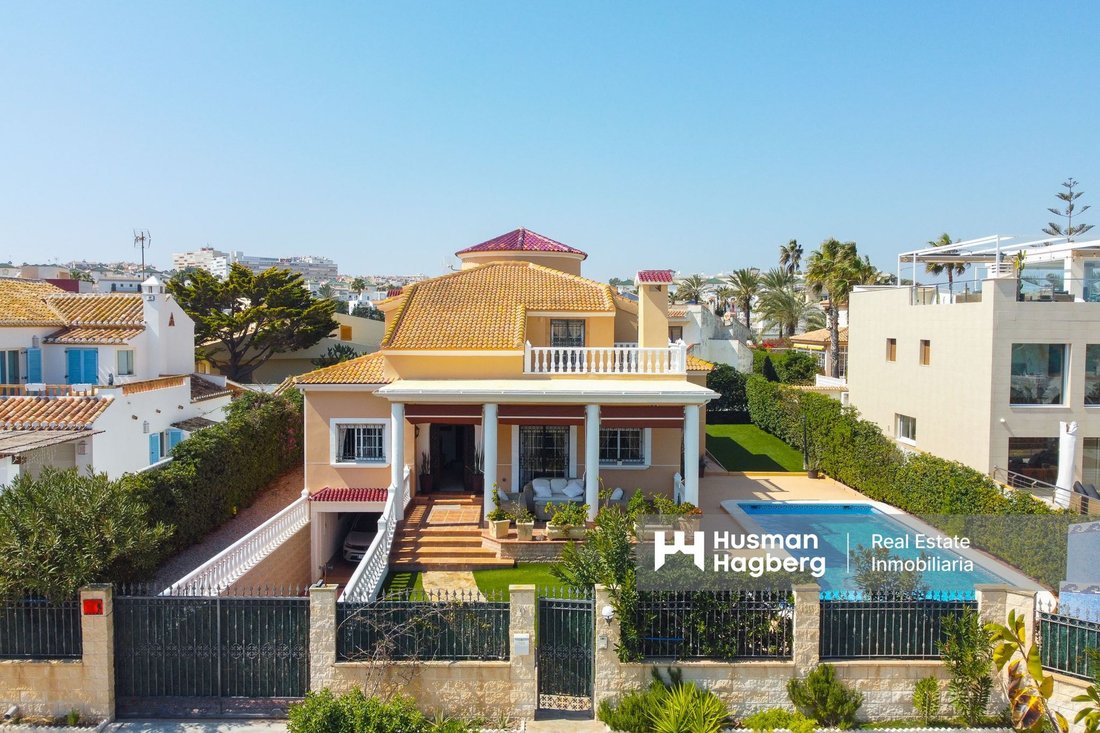 Villa in Torrevieja, Valencian Community, Spain 1 - 17521042