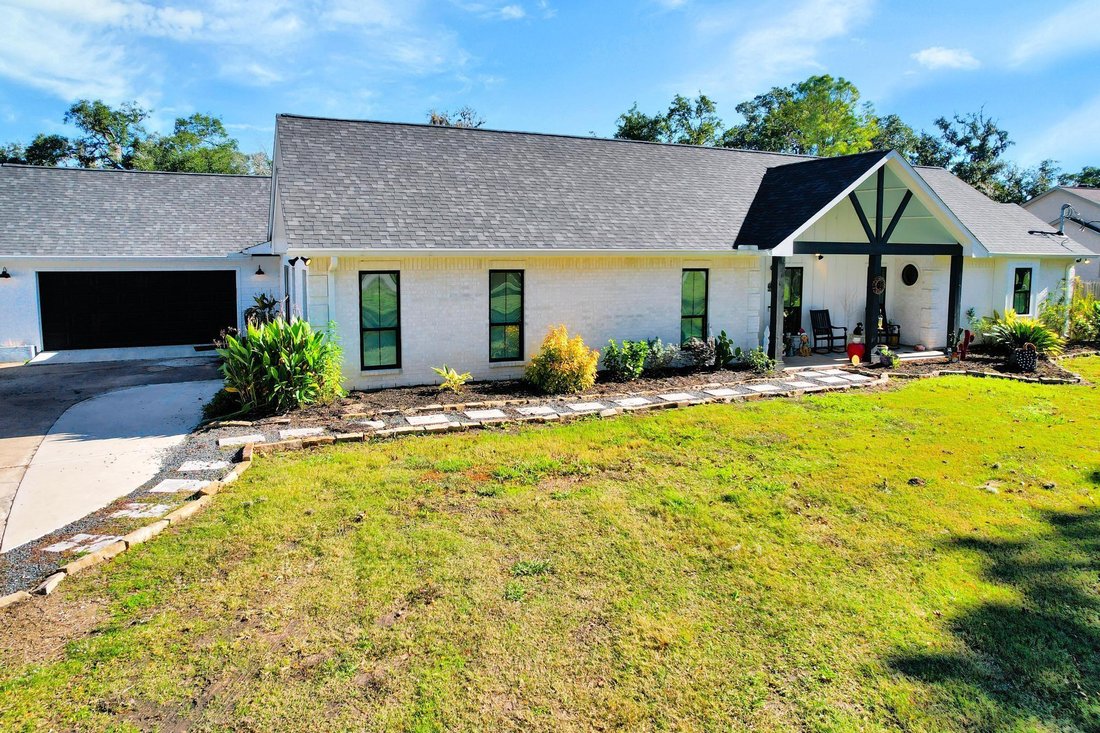 House in Angleton, Texas, United States 2 - 17522265
