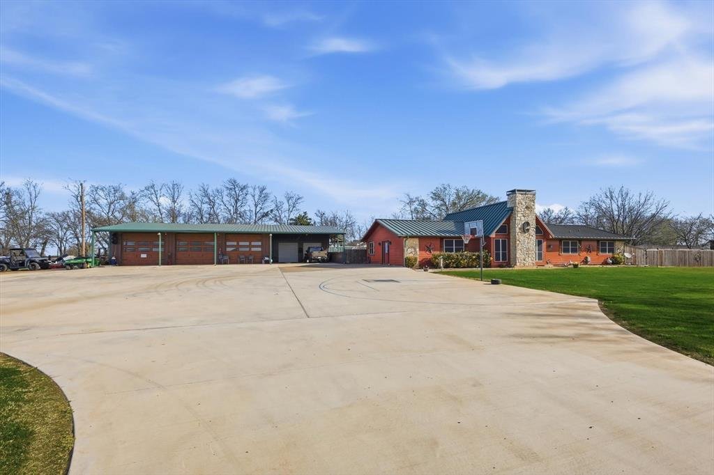 House in Sanger, Texas, United States 2 - 17522032