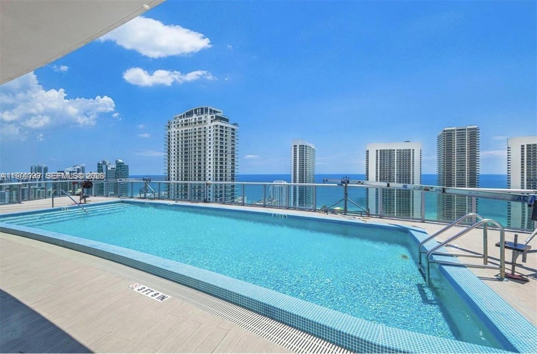 Condo in Hallandale Beach, Florida, United States 3 - 17523813