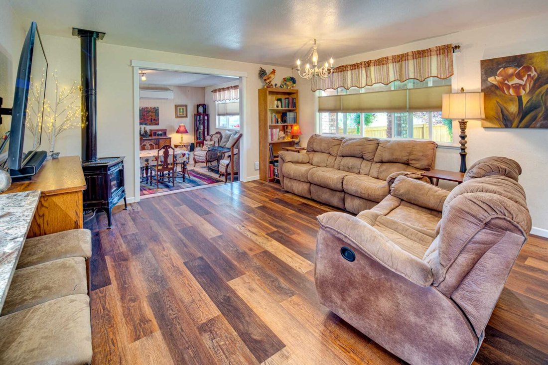 House in Redmond, Oregon, United States 1 - 17523297