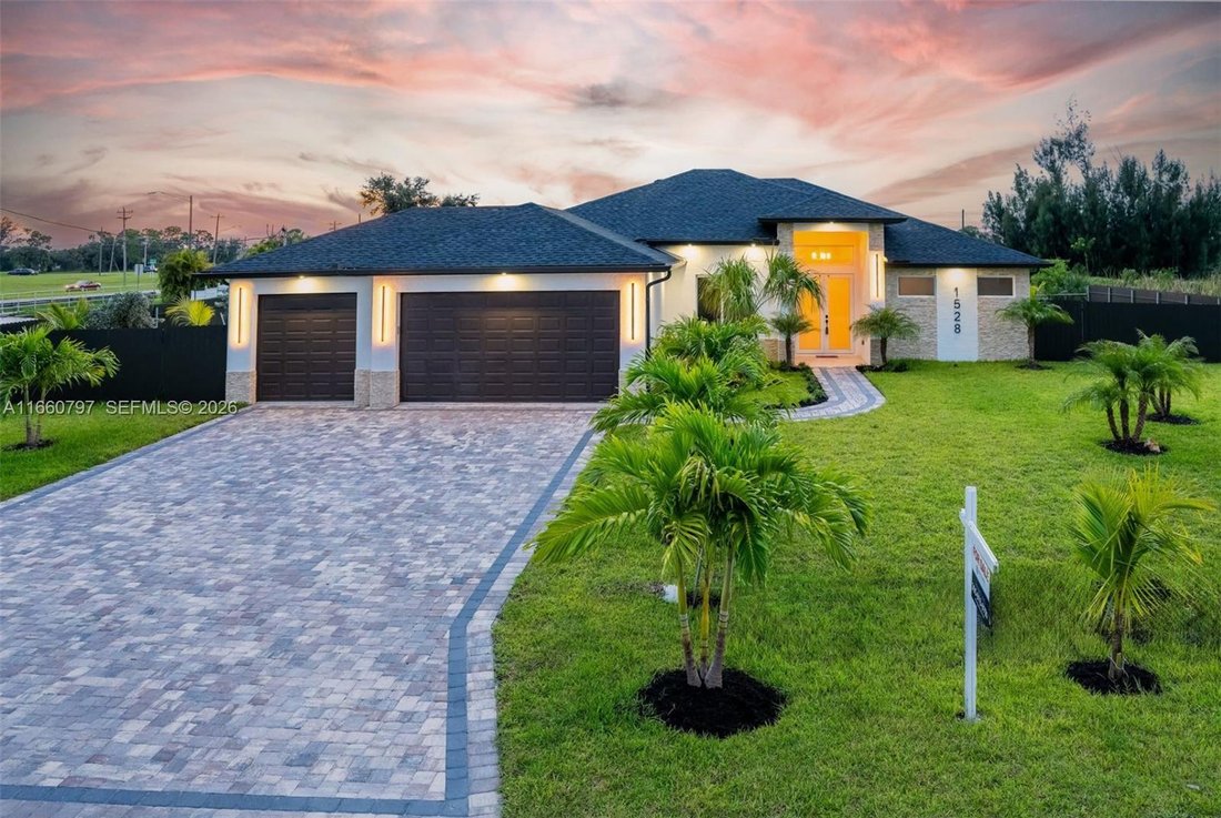 House in Cape Coral, Florida, United States 2 - 17206033