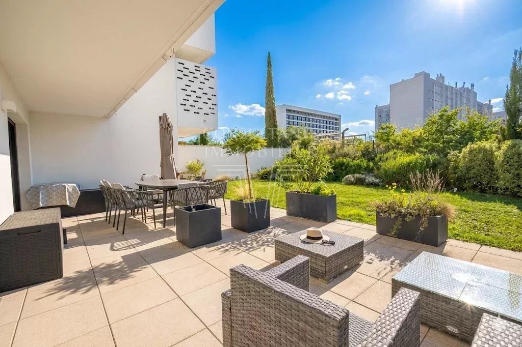 Apartment in Corentin Celton, Issy-les-Moulineaux, France 1 - 16945452