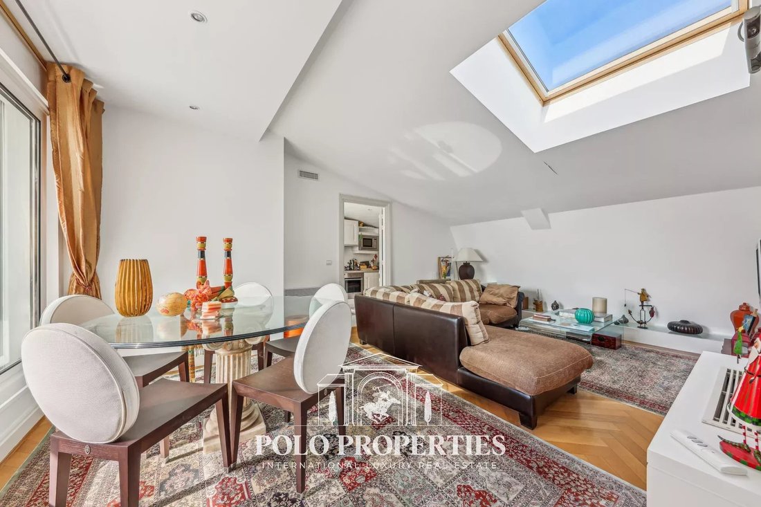 Apartment in Triangle d'Or, Paris 8e Arrondissement, Paris 2 - 15395212