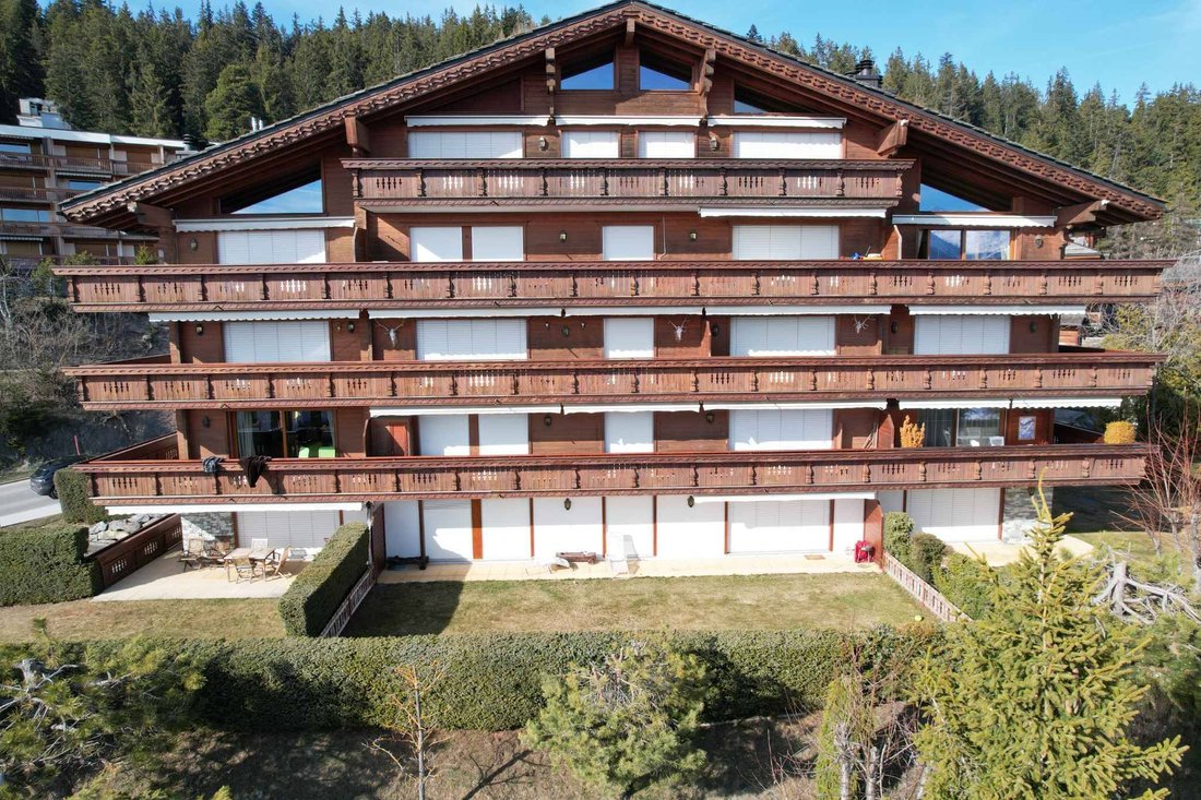 Stunning 5.5 Room Apartment With Panoramic Alpine Views Just Steps From The Center