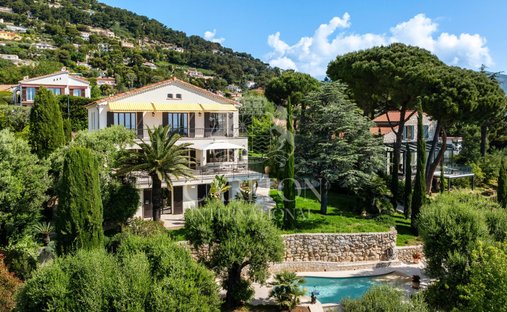 Villa in Village-Cros de Caste-Coupiere-Mont Gros, Roquebrune-Cap-Martin, France 1
