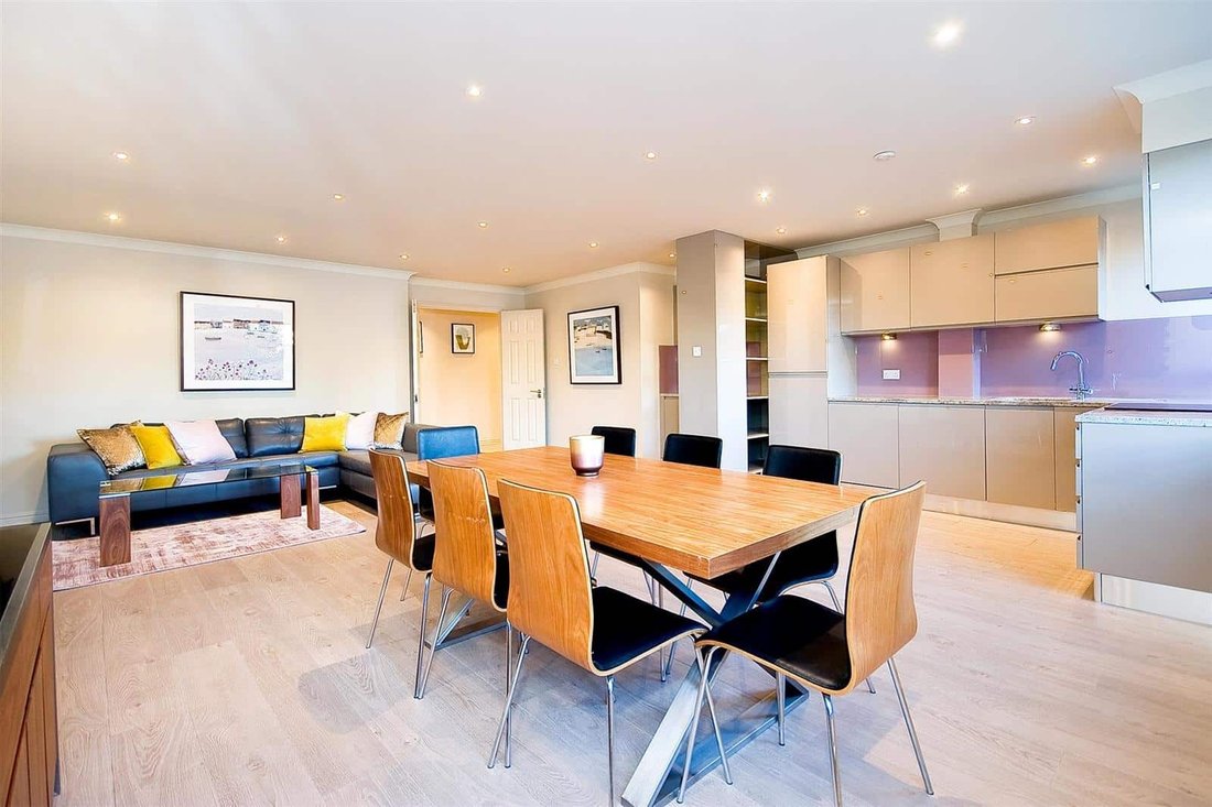 Apartment in Kilburn Park, Brent, England 3 - 17523517