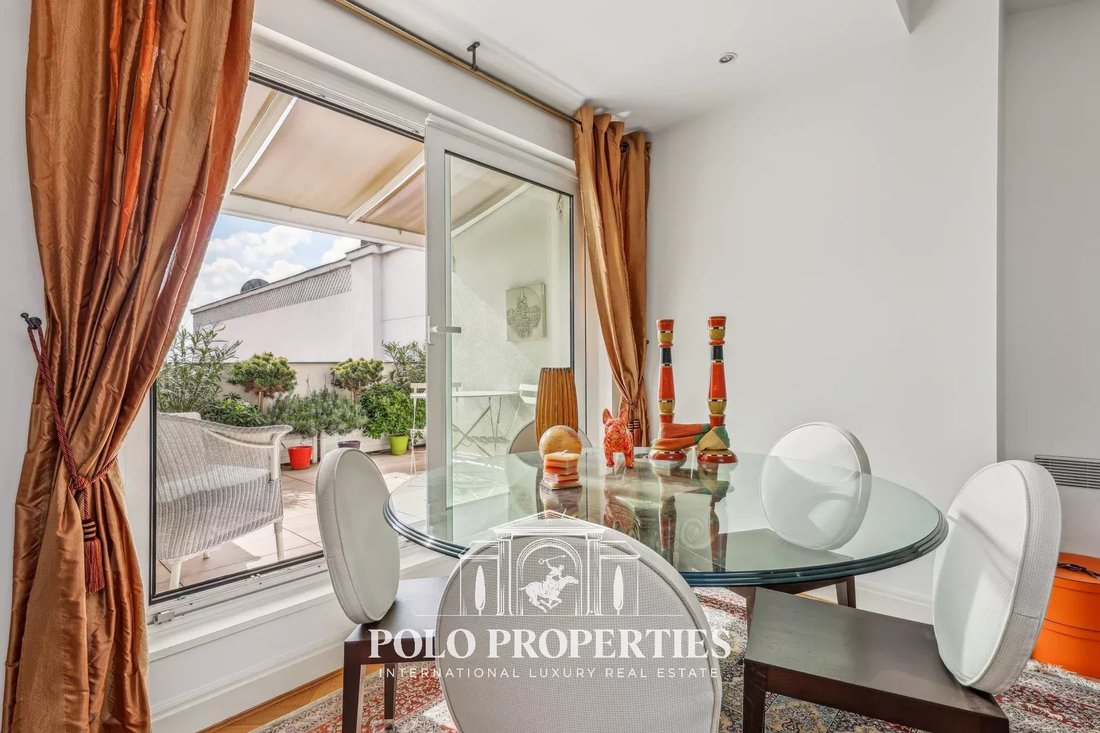 Apartment in Triangle d'Or, Paris 8e Arrondissement, Paris 4 - 15395212