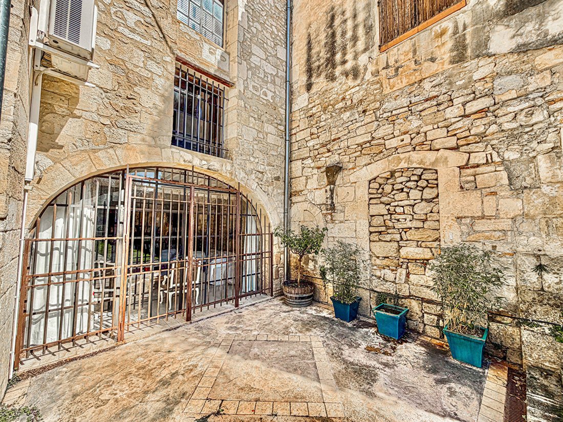 Villa in Zone Nord Est Urbaine, Tarascon, France 3 - 17524641