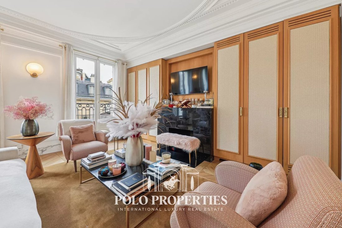Apartment in Triangle d'Or, Paris 8e Arrondissement, Paris 3 - 15098436