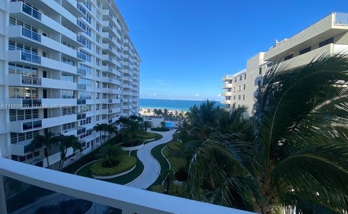 Condo in Miami Beach, Florida, United States 1