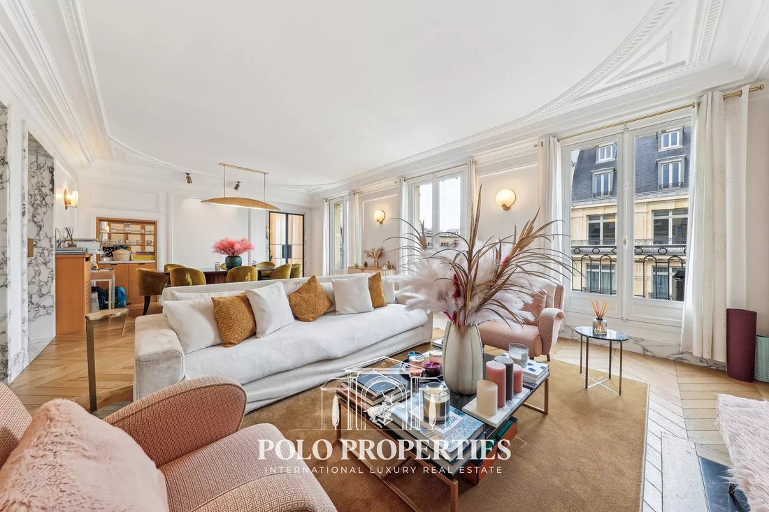 Apartment in Triangle d'Or, Paris 8e Arrondissement, Paris 2 - 15098436