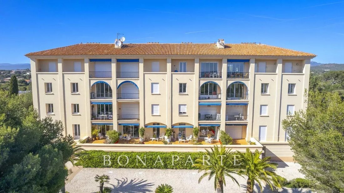 Apartamento en Saint-Raphaël, Provenza-Alpes-Costa Azul, Francia 2 - 17520770