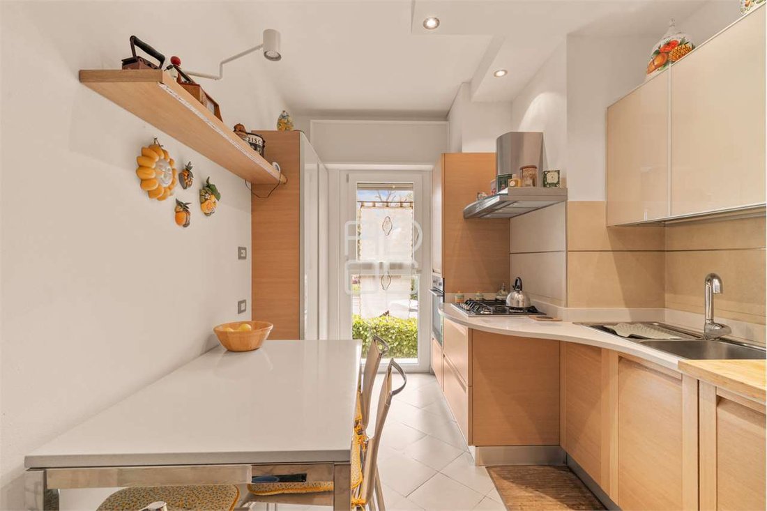 Apartment in Desenzano Centro, Desenzano del Garda, Lombardy 2 - 17524554