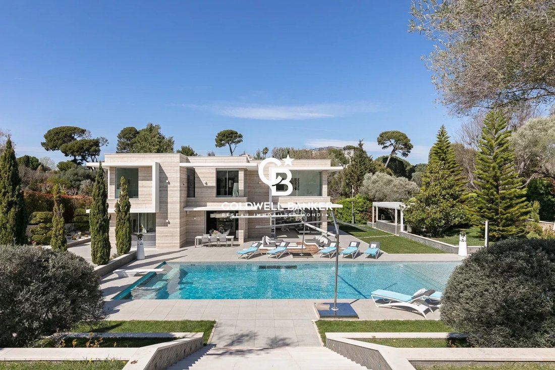 Villa in Antibes, Provence-Alpes-Côte d'Azur, France 1 - 17523574