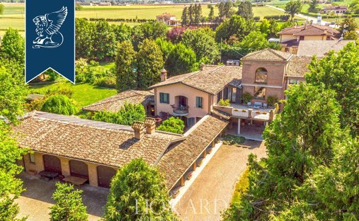 Villa in Carpaneto Piacentino, Emilia-Romagna, Italy 1