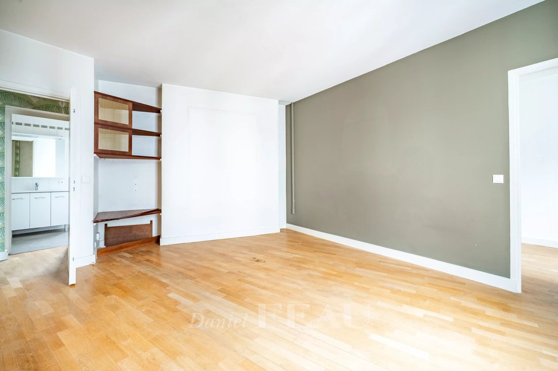 Apartment in Saint Placide, Paris 6e Arrondissement, Paris 2 - 17520117