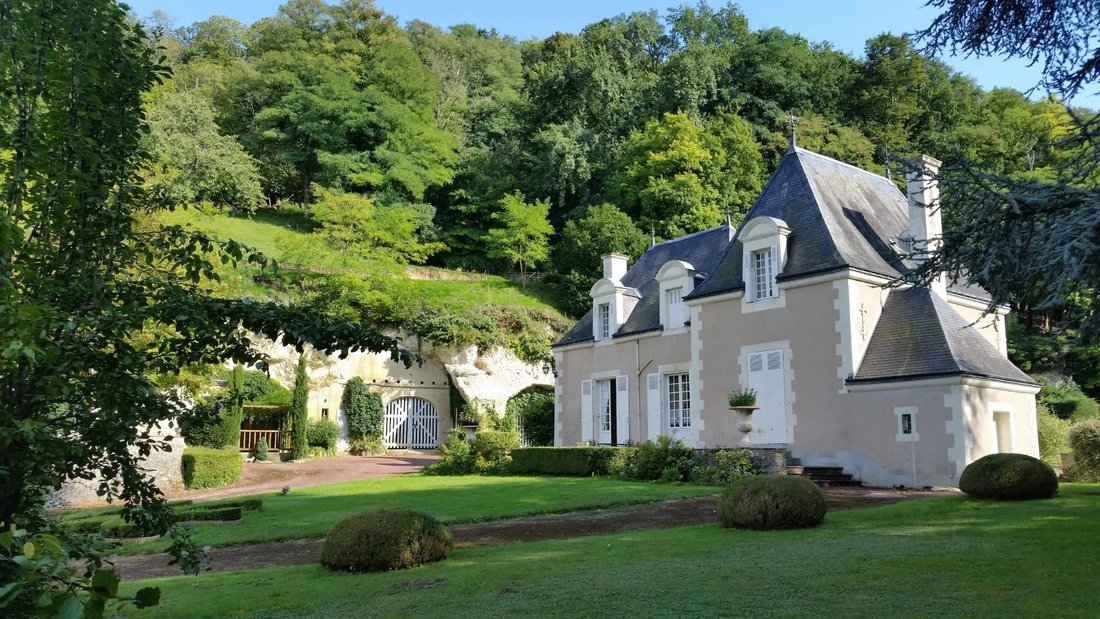 Estate in La Chartre-sur-le-Loir, Pays de la Loire, France 1 - 17520513