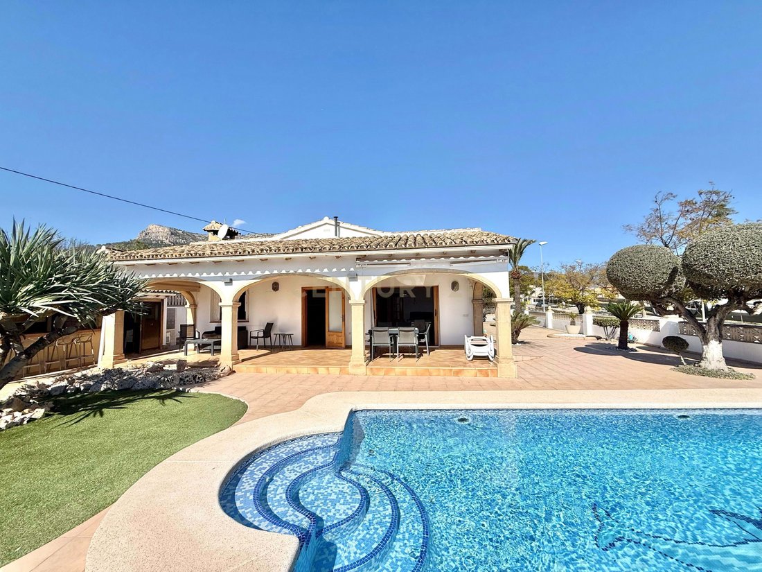Villa in Calp / Calpe, Valencian Community, Spain 1 - 17524451