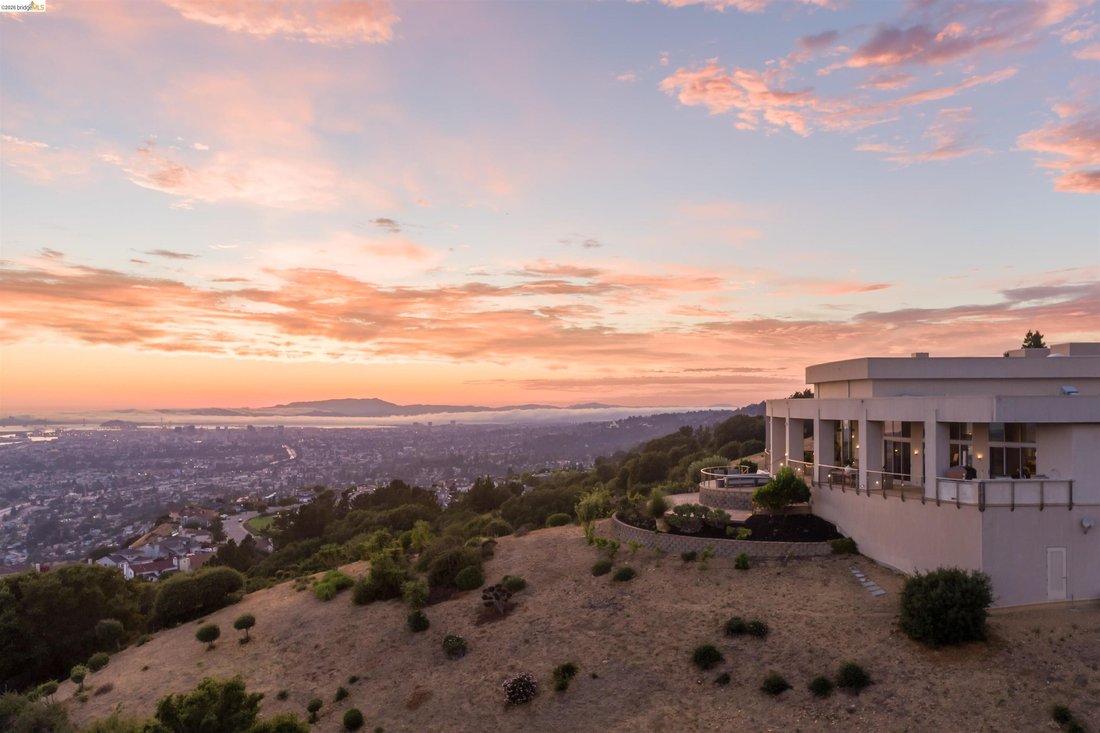House in Oakland, California, United States 1 - 17519302