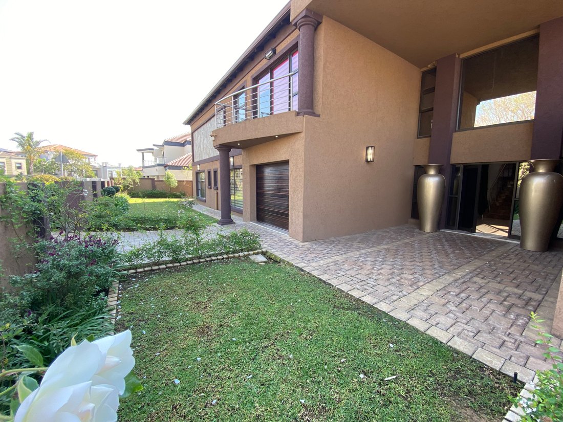 Estate in Blue Valley Golf Estate, Gauteng, South Africa 2 - 17522934